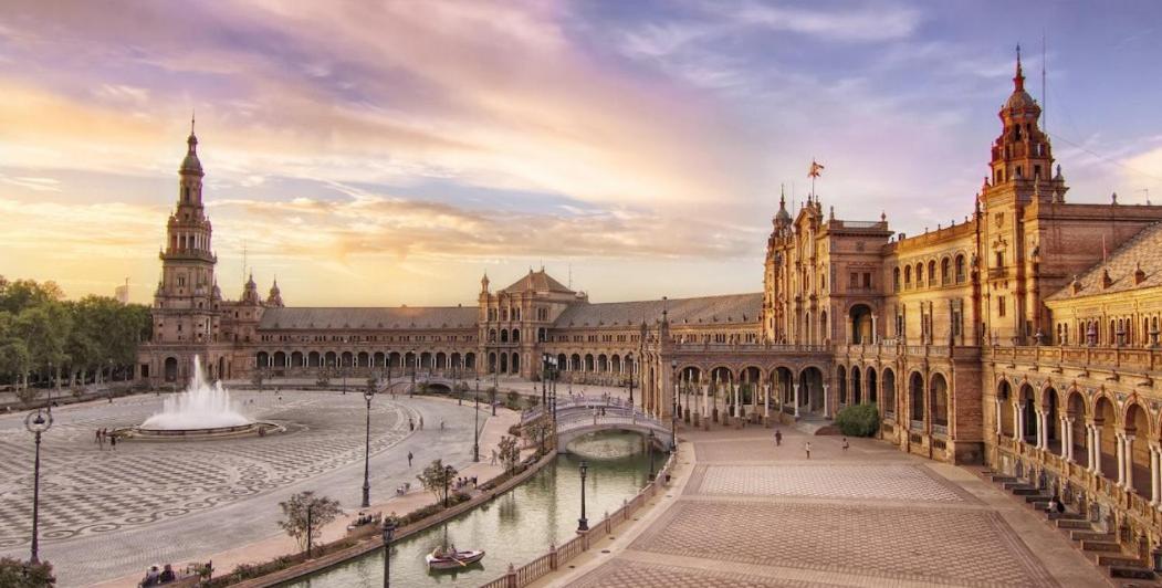 Magnifico Tipo En Triana Siviglia