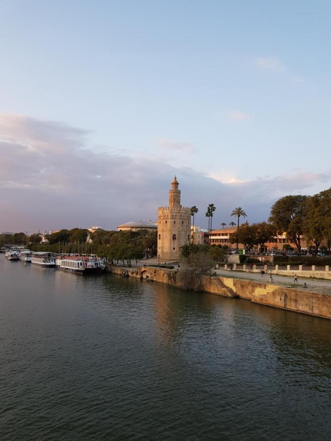 Magnifico Tipo En Triana Siviglia